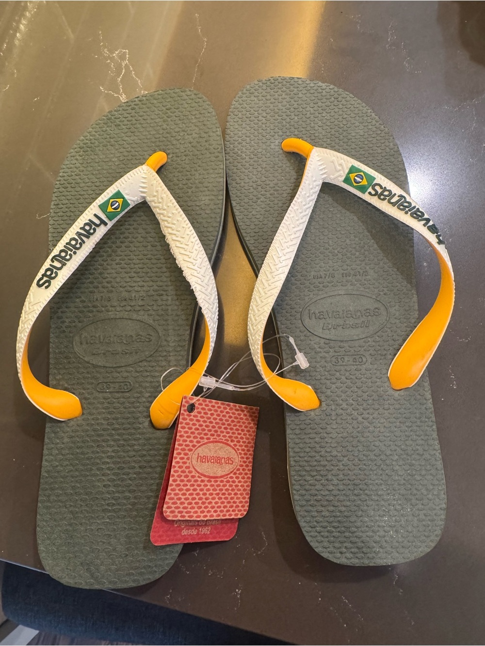 Havaianas Flip Flops in dark Green, White & Yellow